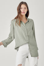 Load image into Gallery viewer, RISEN CLASSIC FIT BUTTON DOWN LINEN TOP
