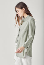 Load image into Gallery viewer, RISEN CLASSIC FIT BUTTON DOWN LINEN TOP
