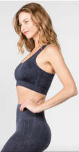Load image into Gallery viewer, STONE WASHED SEAMLESS SPORTS BRA- BLACK
