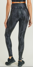 Load image into Gallery viewer, CAMO FOIL HIGHWAIST LEGGINGS
