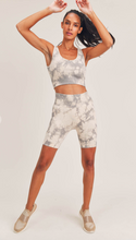 Load image into Gallery viewer, RIBBED SEAMLESS TIE DYE BIKER SHORTS - NUDE

