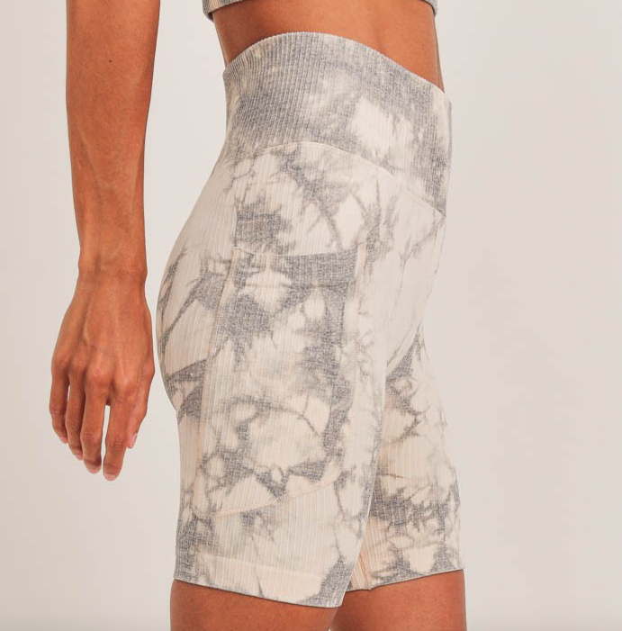 RIBBED SEAMLESS TIE DYE BIKER SHORTS - NUDE