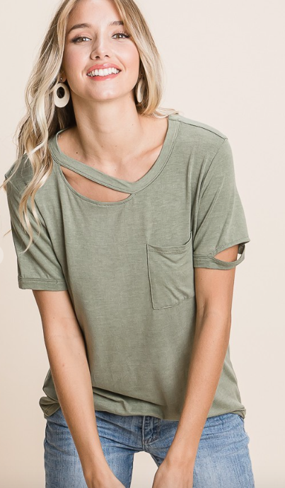 CUT-OUT DETAIL FRONT POCKET SHORT SLEEVE TOP