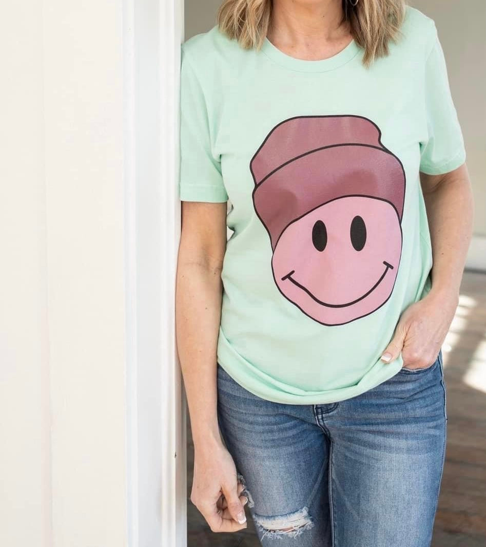 BEANIE SMILEY GRAPHIC TEE